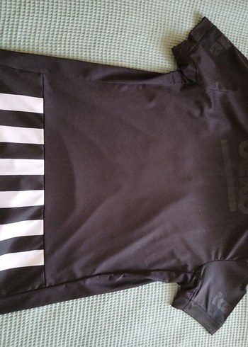 Yıpranmış Beşiktaş orijinal forması - Görsel 2