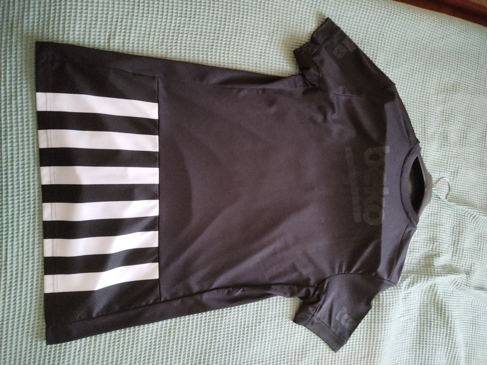 Yıpranmış Beşiktaş orijinal forması - Görsel 2