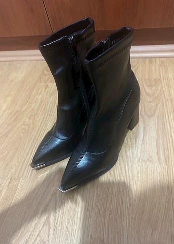 Siyah Deri Tokalı Topuklu Bayan Bot - Görsel 4