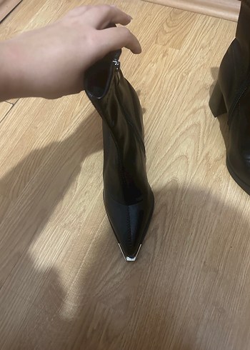 Siyah Deri Tokalı Topuklu Bayan Bot - Görsel 2