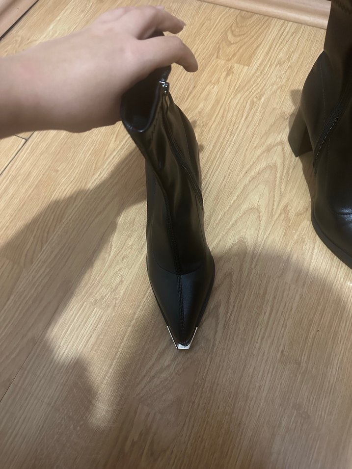Siyah Deri Tokalı Topuklu Bayan Bot - Görsel 2