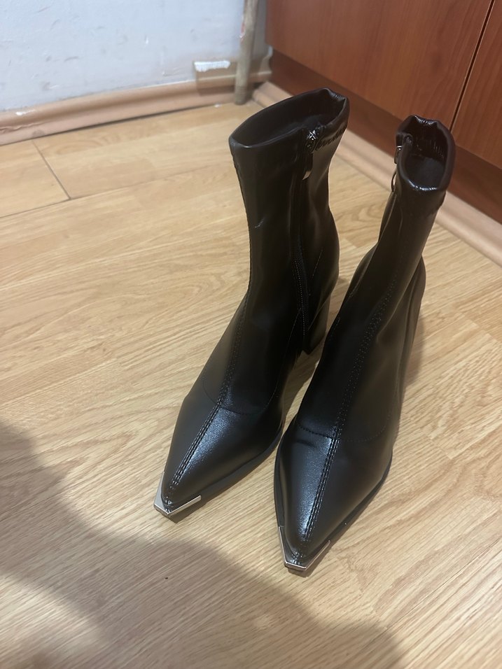 Siyah Deri Tokalı Topuklu Bayan Bot - Görsel 3
