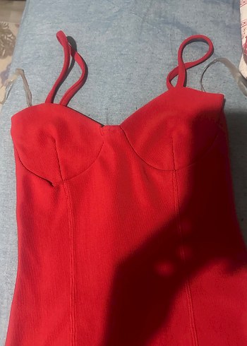 Kırmızı Elbise - Görsel 2