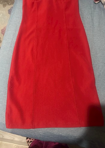 Kırmızı Elbise - Görsel 3