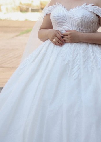 Beyaz V Yakalı Prenses Gelinlik