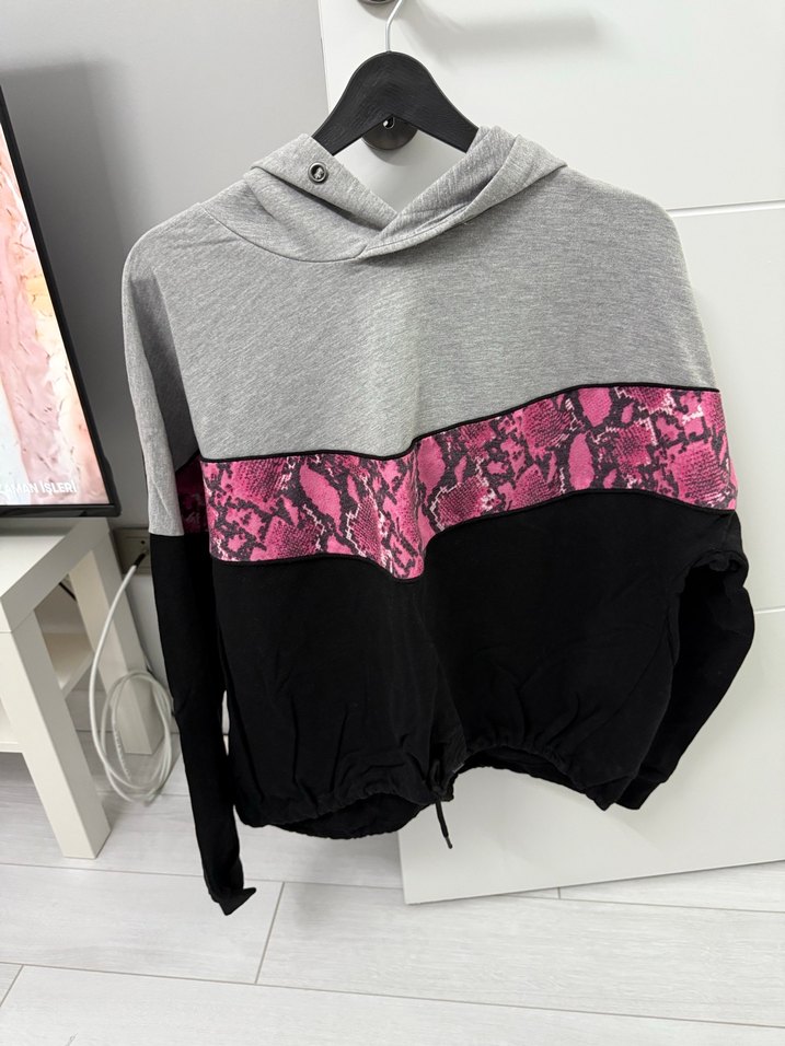 Gri Kapüşonlu Yılan Desenli Düğmeli Sweatshirt - Görsel 2