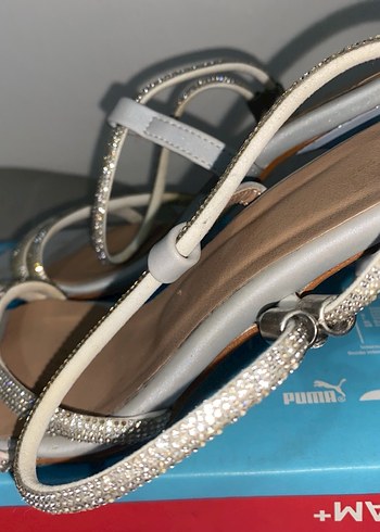 Zincir Detaylı Beyaz Dolgu Topuklu Kadın Abiye Ayakkabı - Görsel 3