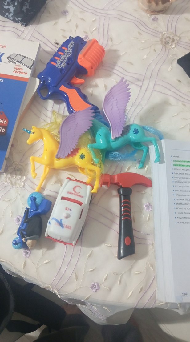 Renkli Oyuncak Seti: Tabanca, Atlar, Araba ve Çekiç - Görsel 3