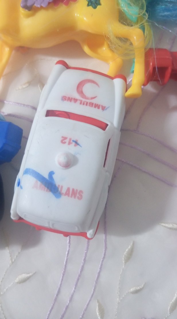 Renkli Oyuncak Seti: Tabanca, Atlar, Araba ve Çekiç - Görsel 2