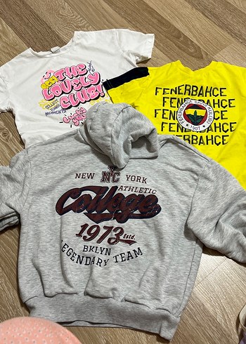 Gri Kapüşonlu Kolej Baskılı Sweatshirt