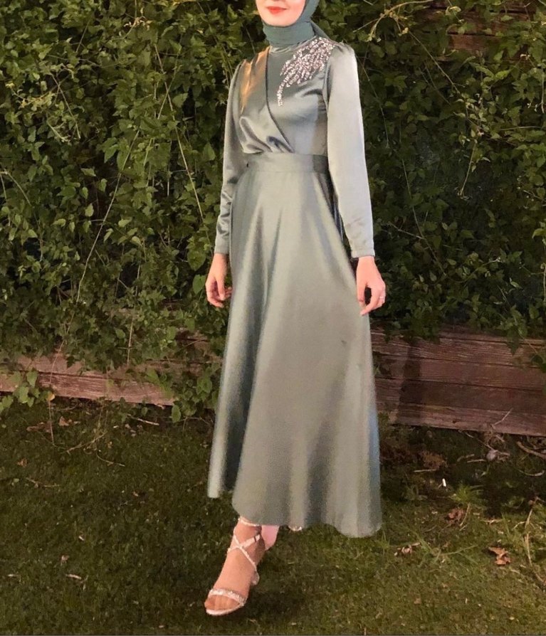 Yeşil Tesettür Saten Elbise - Görsel 4