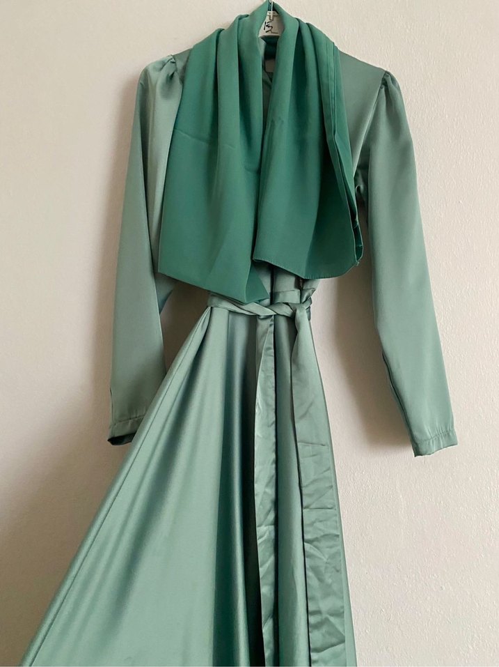 Yeşil Tesettür Saten Elbise - Görsel 3