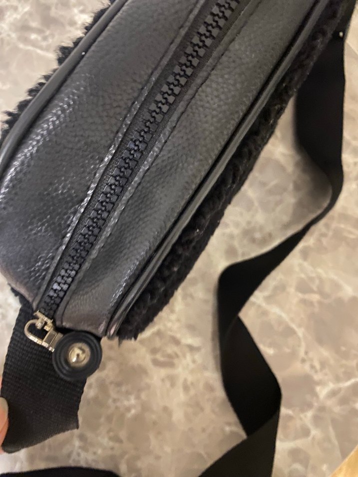 Marc Jacobs Siyah Fermuarlı Peluş Çanta - Görsel 3