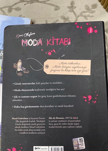 Moda Kitabı - Genç Okurlar için Roman