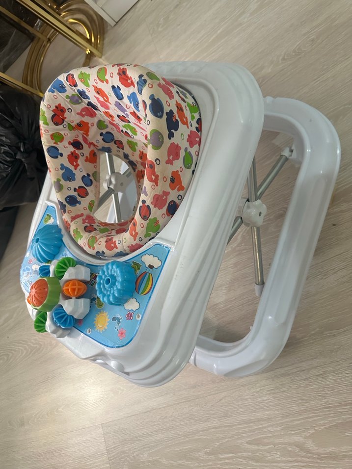 Renkli Desenli Bebek Yürüteci - Görsel 2