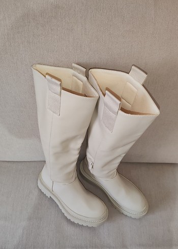 36 Beden ten rengi Renk Stradivarius Bej Bot/Çizme