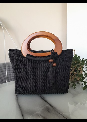 Püsküllü Siyah Örgü Kadın Çanta