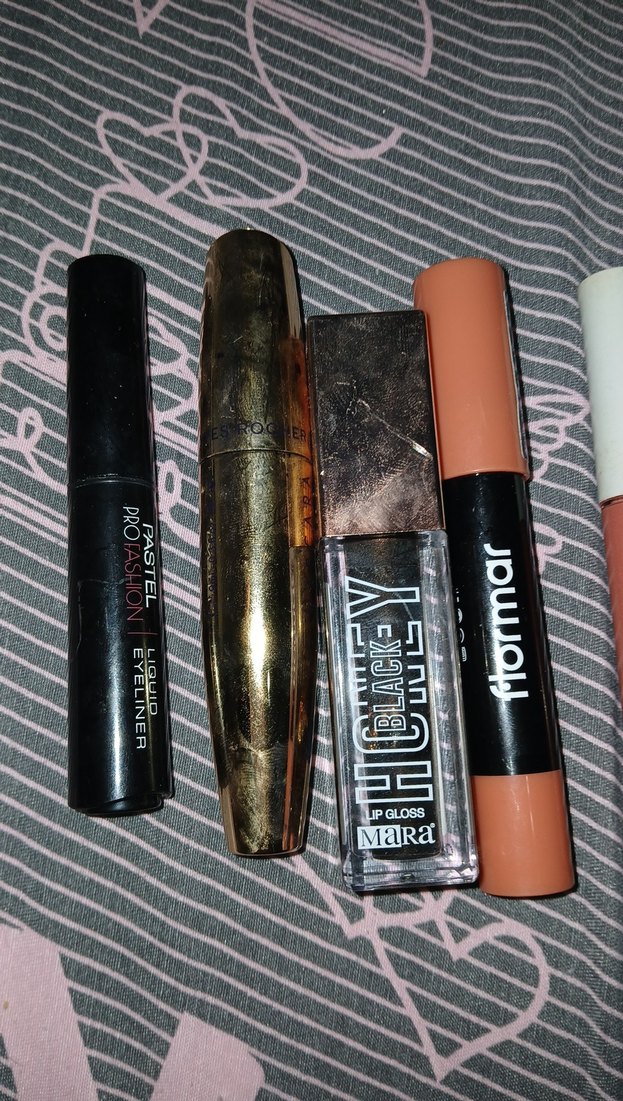 Bej Tonlarında Koyu Renkli Rujlar - Görsel 3