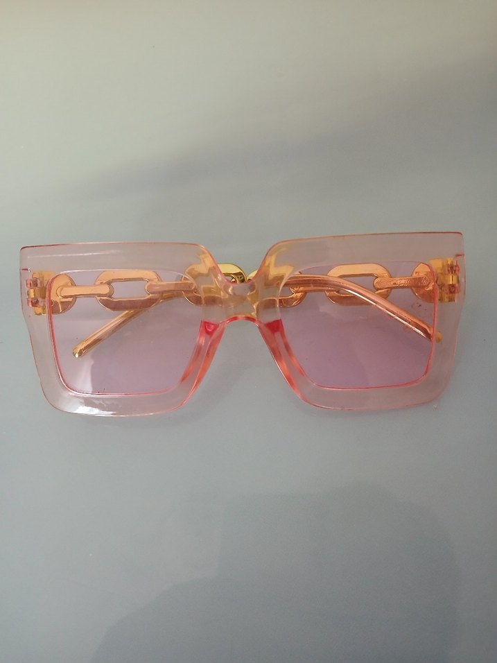 Pembe gözlük beğenen ve takip eden bir kişiye hediyeeee - Görsel 3