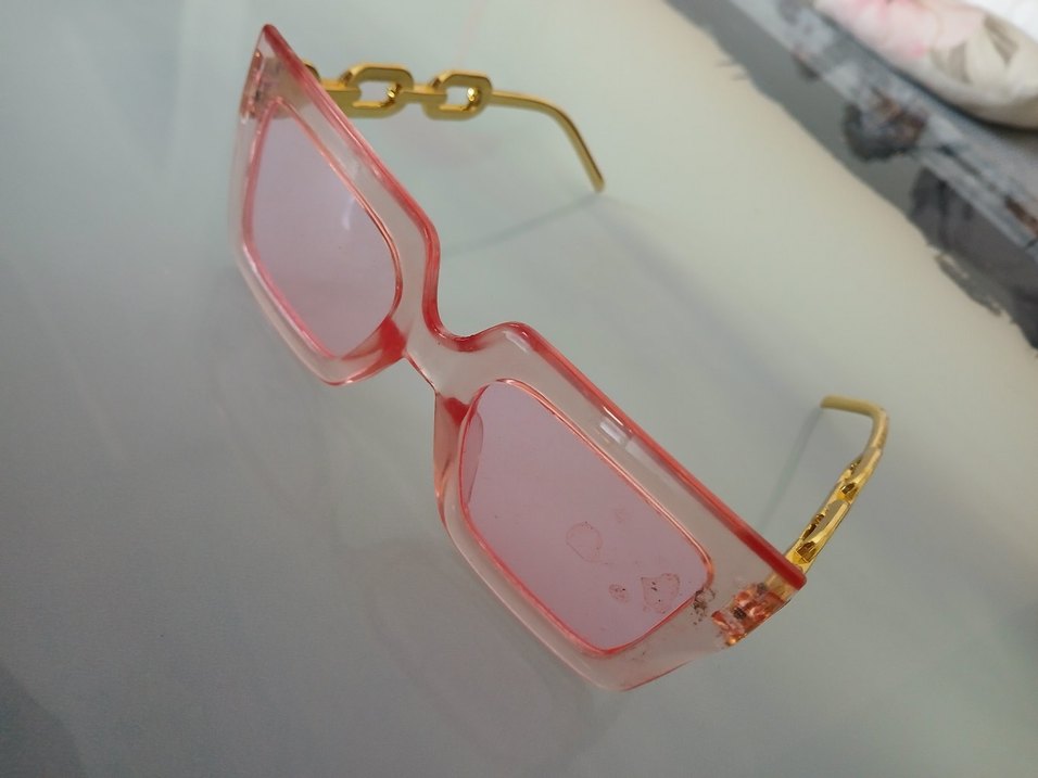 Pembe gözlük beğenen ve takip eden bir kişiye hediyeeee - Görsel 2