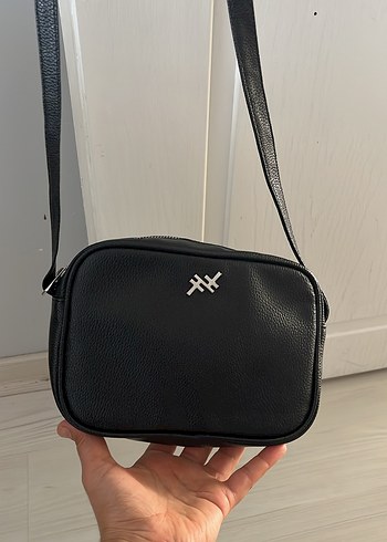 Siyah Deri Fermuarlı Kadın Çapraz Çanta