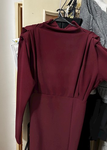 Bordo yırtmaclı elbise - Görsel 3