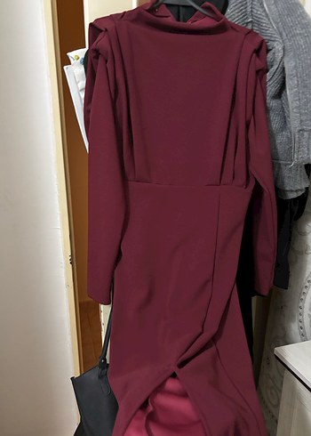 Bordo yırtmaclı elbise - Görsel 5