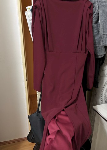 Bordo yırtmaclı elbise - Görsel 6