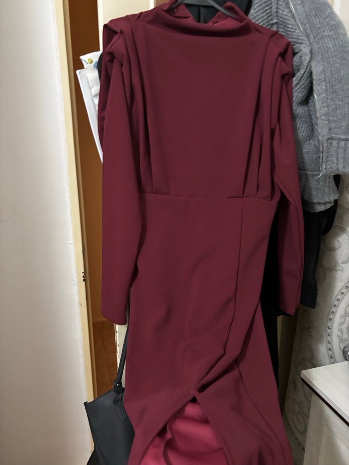 Bordo yırtmaclı elbise - Görsel 5