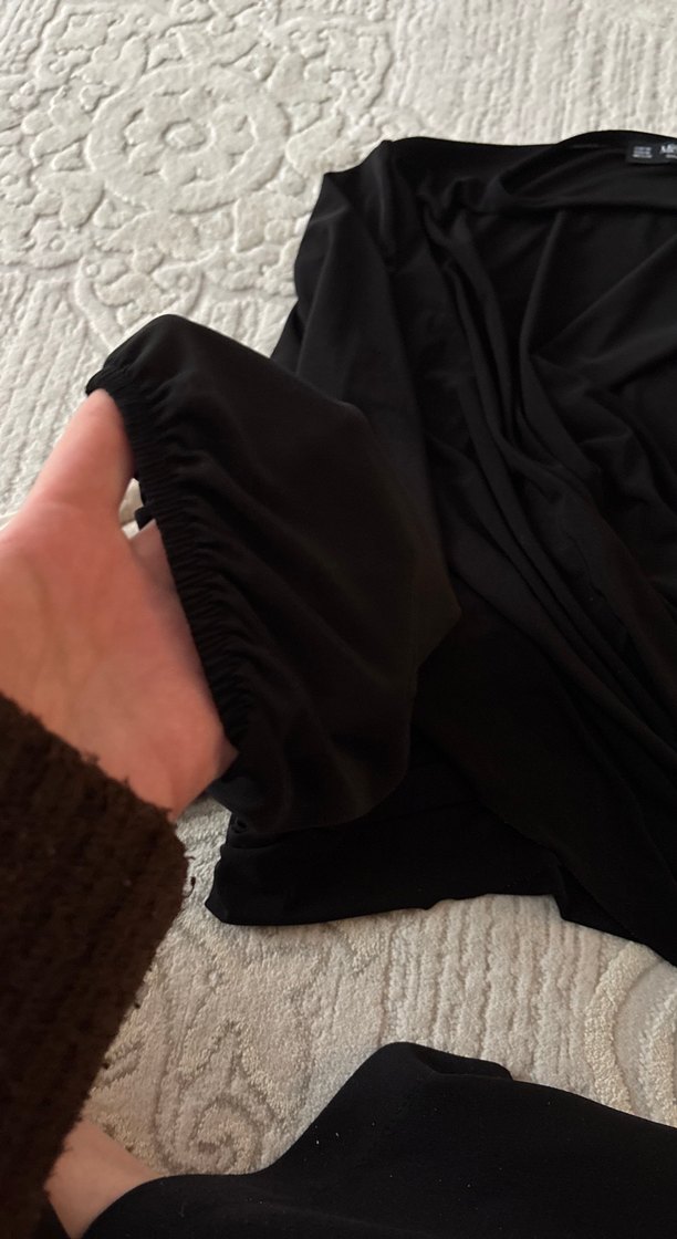 Siyah Drapeli V Yaka Uzun Kollu Bluz - Görsel 2