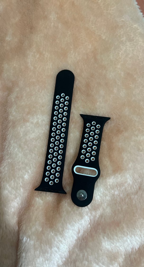 Delikli Siyah Akıllı Saat Kayışı - Görsel 3