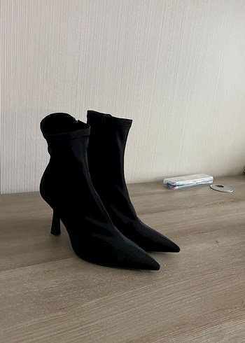 Siyah Süet İnce Topuklu Kadın Bot