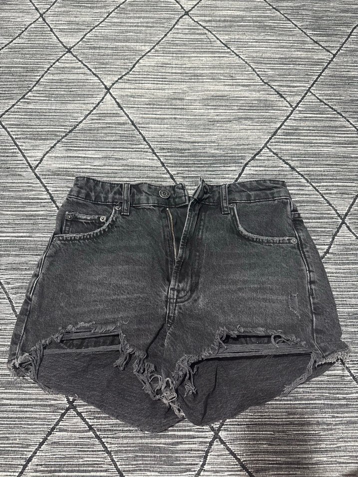 Gri Bol Kesim Mini Denim Şort - Görsel 2