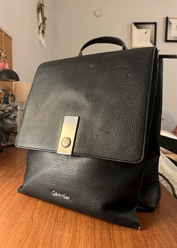 Calvin Klein Siyah Deri Kadın Sırt Çantası