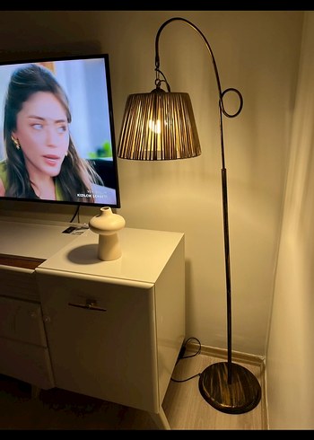 Diğer Bej Hasır Abajurlu Ayaklı Lamba