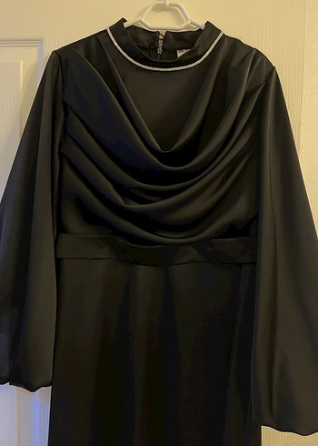 Uzun Siyah Saten Kadın Elbise - Görsel 2