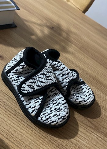 Erkek Çocuk Zebra Desenli Örgü Sıcak Terlik