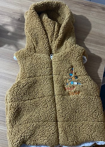 Kahverengi Kapüşonlu Erkek Çocuk Polar Yelek