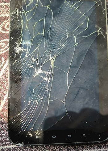 Beyaz Renkli Hasarlı Tablet