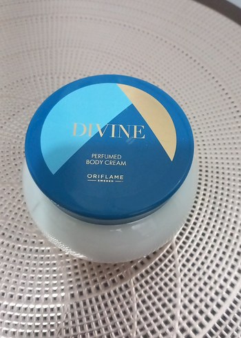 Oriflame Divine Parfümlü Vücut Kremi - Görsel 2