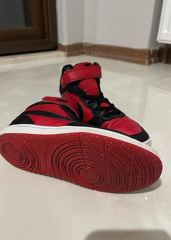 31 Beden Kırmızı Nike Erkek Çocuk Spor Ayakkabı
