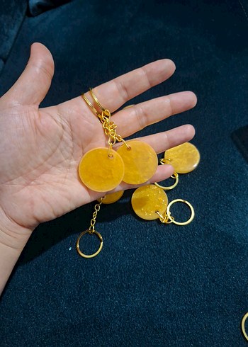 Zincir Detaylı Parlak Altın Renk Anahtarlık - Görsel 2