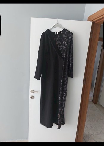 Uzun Kollu Siyah Batik Desenli Uzun Elbise