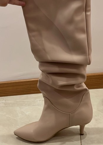 40 Beden Bej Deri Dizüstü Pilili Stiletto Çizme