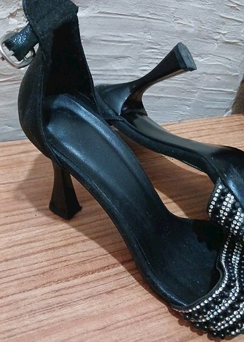 37 Beden siyah Renk Taşlı Tokalı Siyah Topuklu Kadın Ayakkabı