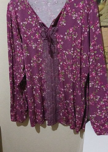 LC Waikiki Mor Cicekli V Yaka Dantel Detayli Bluz