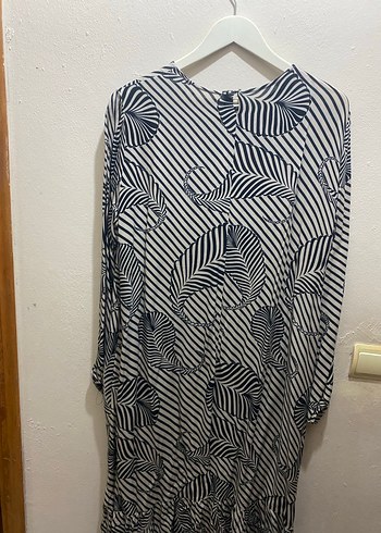 44 Beden beyaz Renk Zebra Desenli Uzun Pilili Kadın Elbise