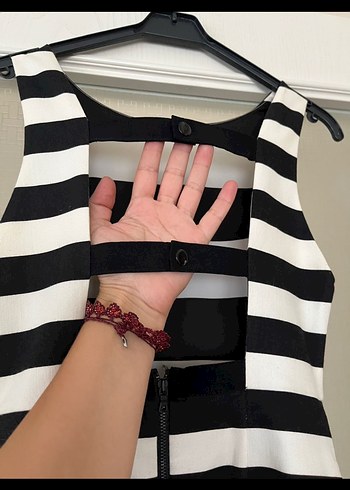 Alice&Olivia Çizgili Kolsuz Midi Elbise - Görsel 3