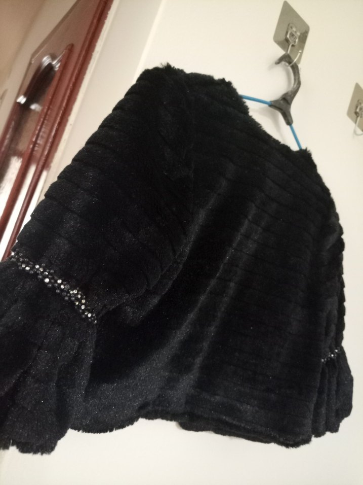 Kız Çocuk Siyah Kürklü Uzun Kollu Bolero - Görsel 2