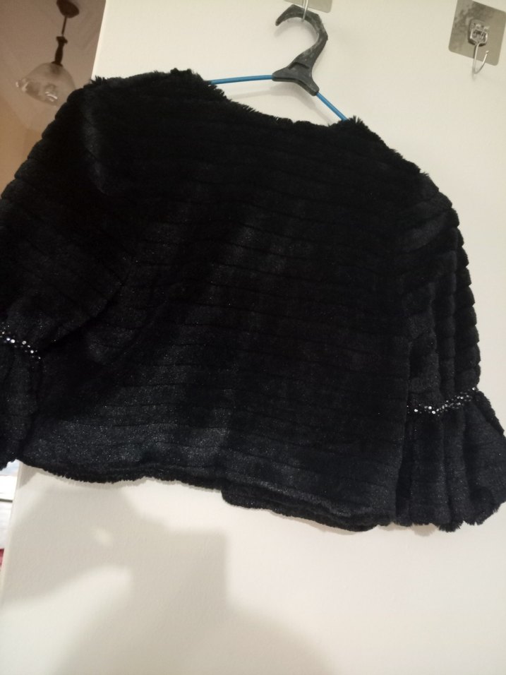 Kız Çocuk Siyah Kürklü Uzun Kollu Bolero - Görsel 4